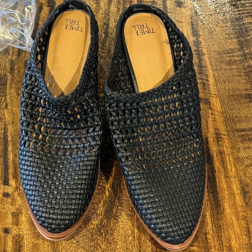 Time and Tru Size 8 Black Booties